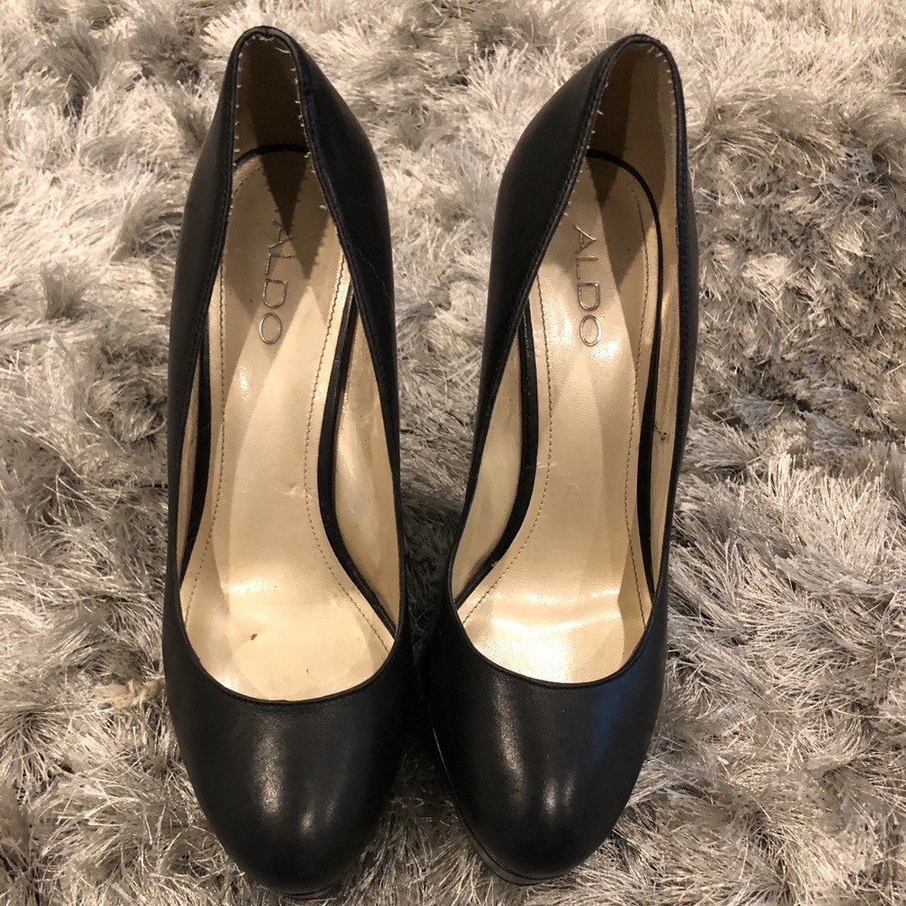 Aldo black soft leather round toe heels